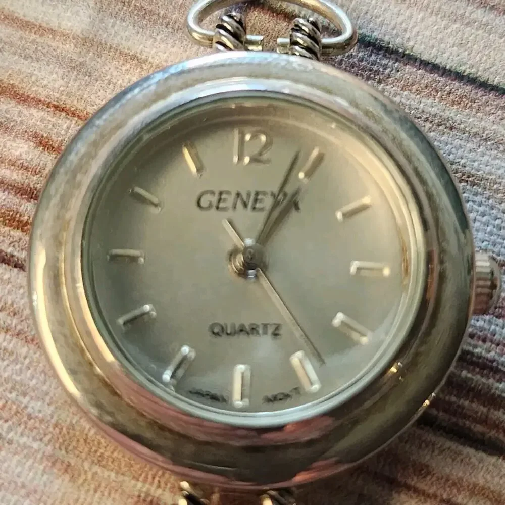 Women's Geneva Pendant Watch Needs battery